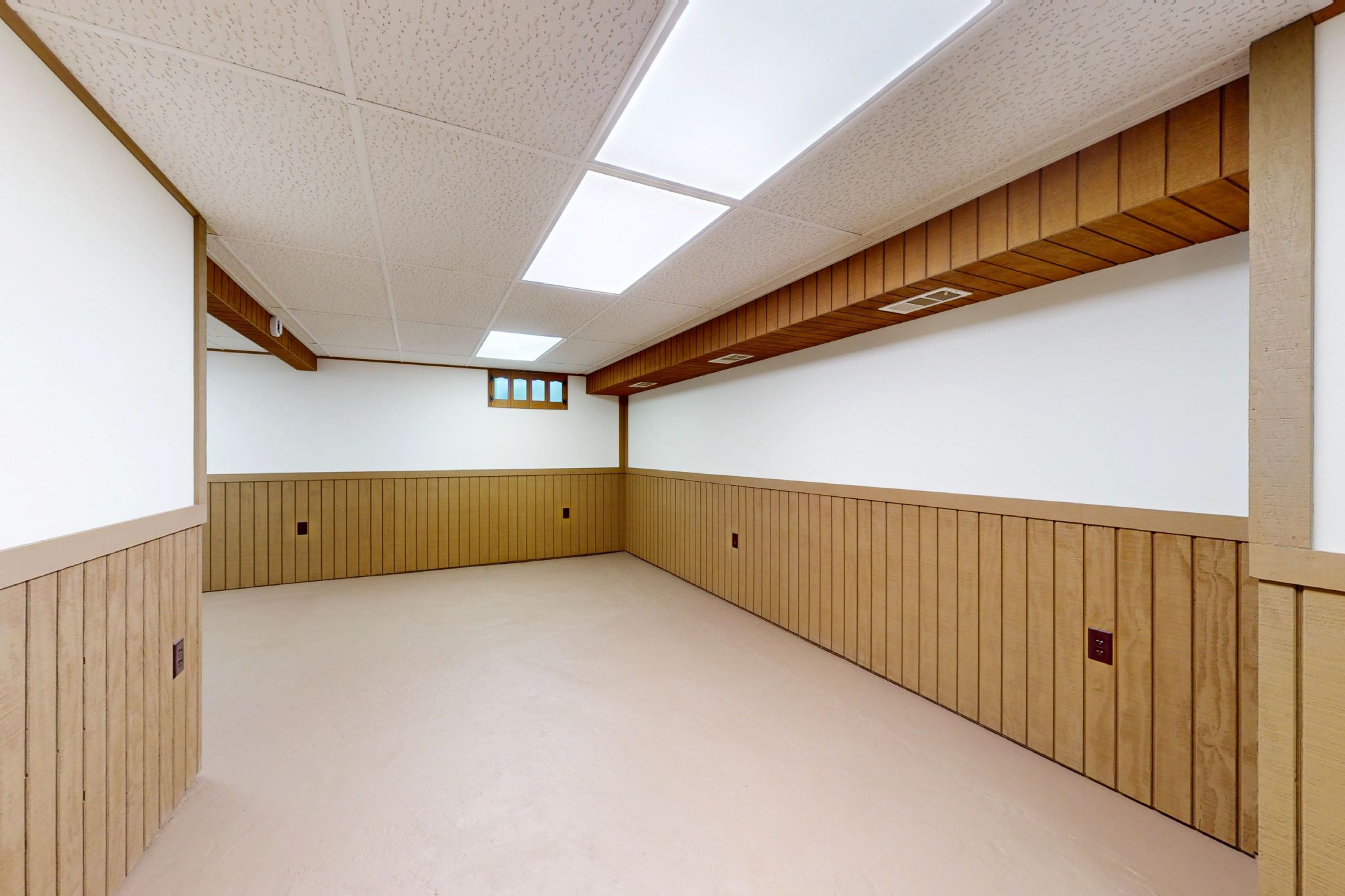 3701 Lafayette Rd, Center Point, IA, Image 22