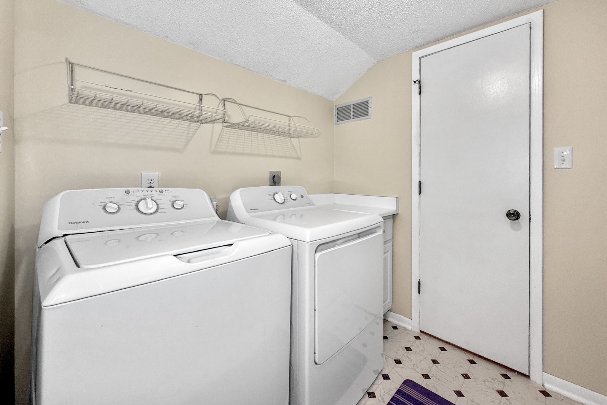 3931 Ashworth Rd,&nbsp;West Des Moines,&nbsp;IA,&nbsp;Image&nbsp;21