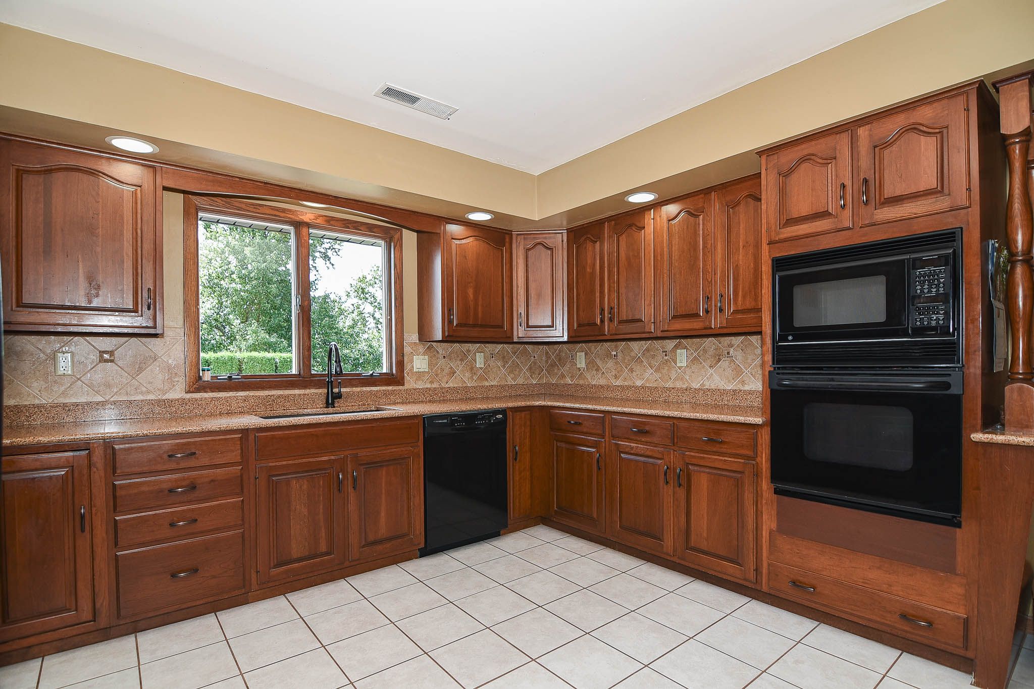3048 Arbor Hills Dr, Dubuque, IA, Image 10