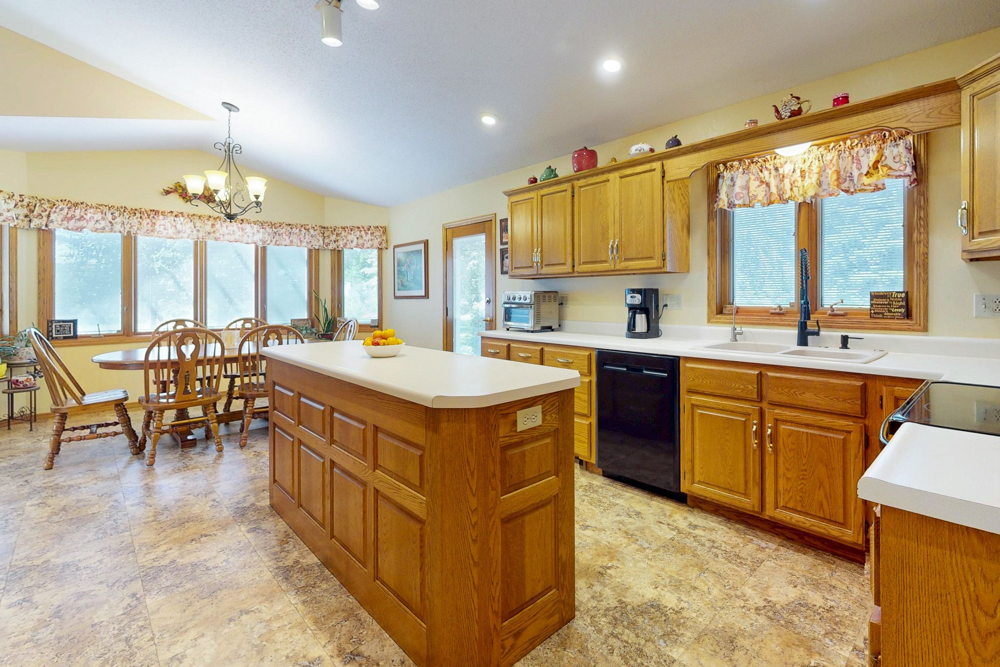 685 W Sanborn St, Parker, SD, Image 5