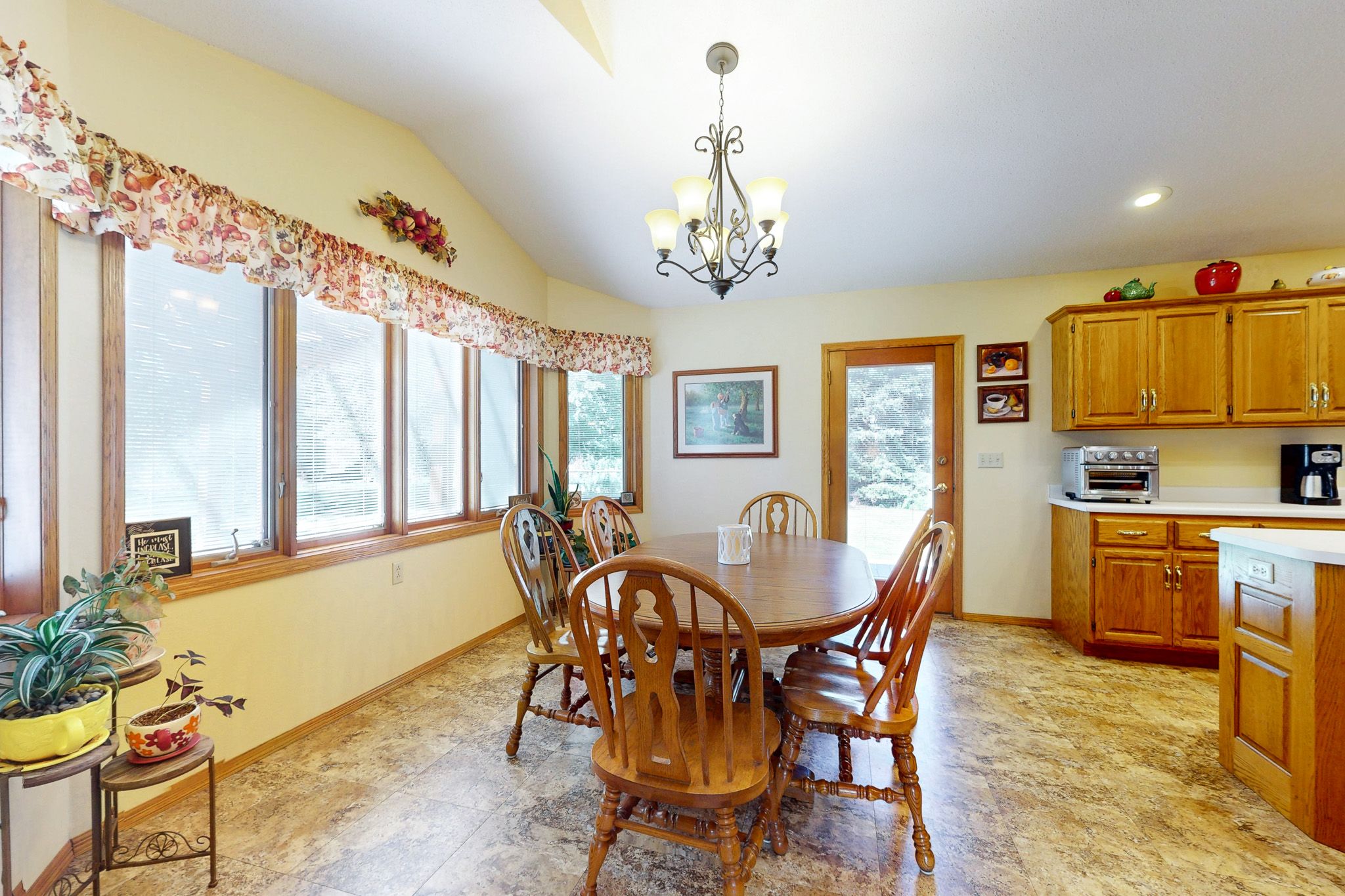 685 W Sanborn St, Parker, SD, Image 8