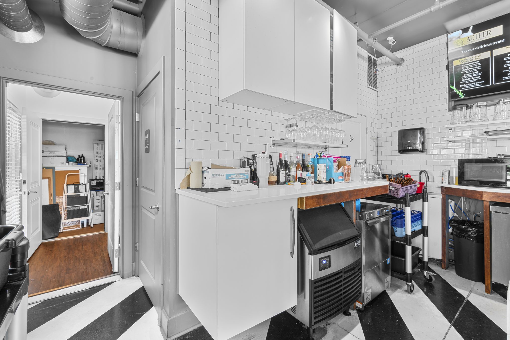 1006 Walker Circle, Iowa City, IA, Image 12