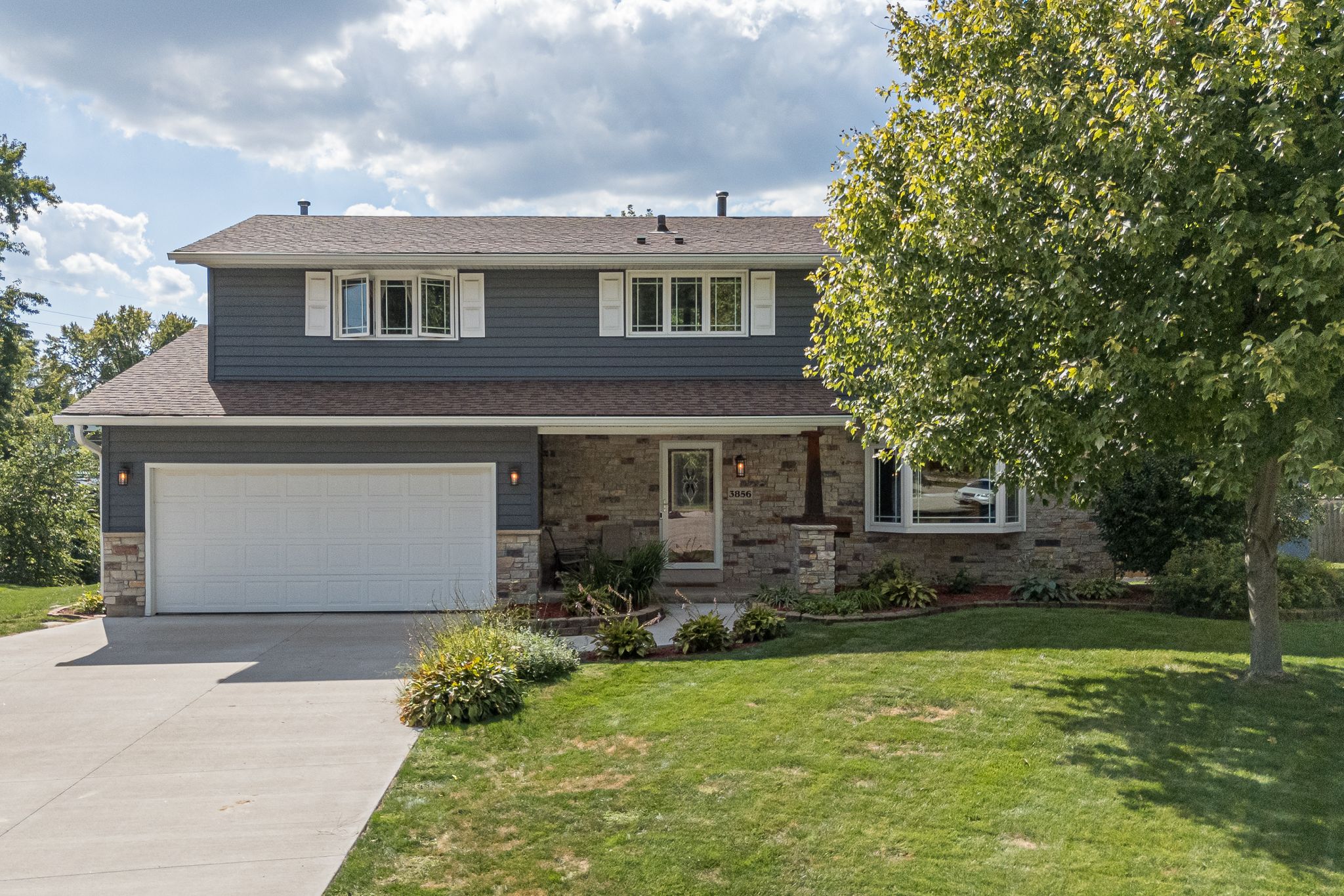 3856 Lexington Court, Bettendorf, IA, Image 2