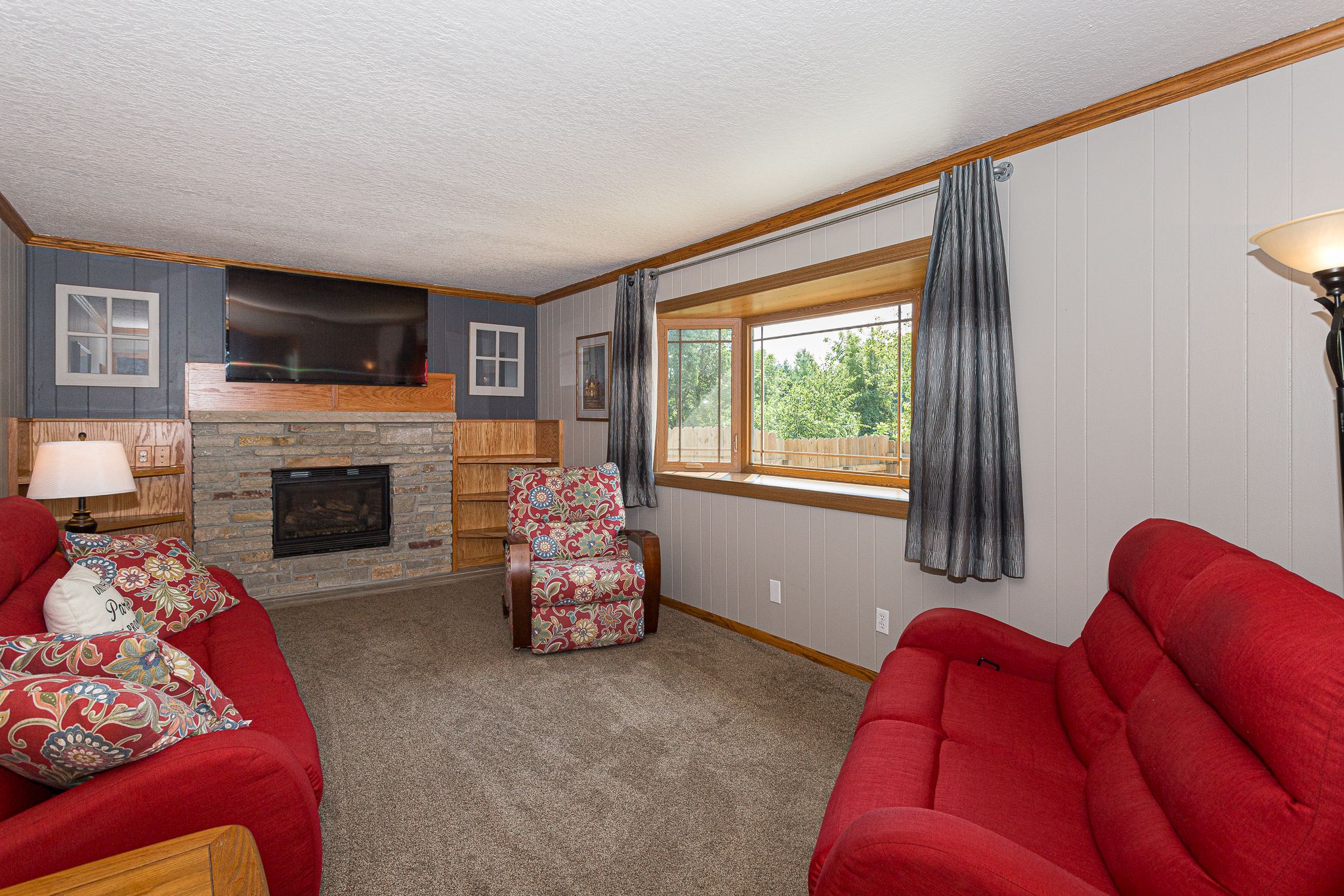 3856 Lexington Court, Bettendorf, IA, Image 2