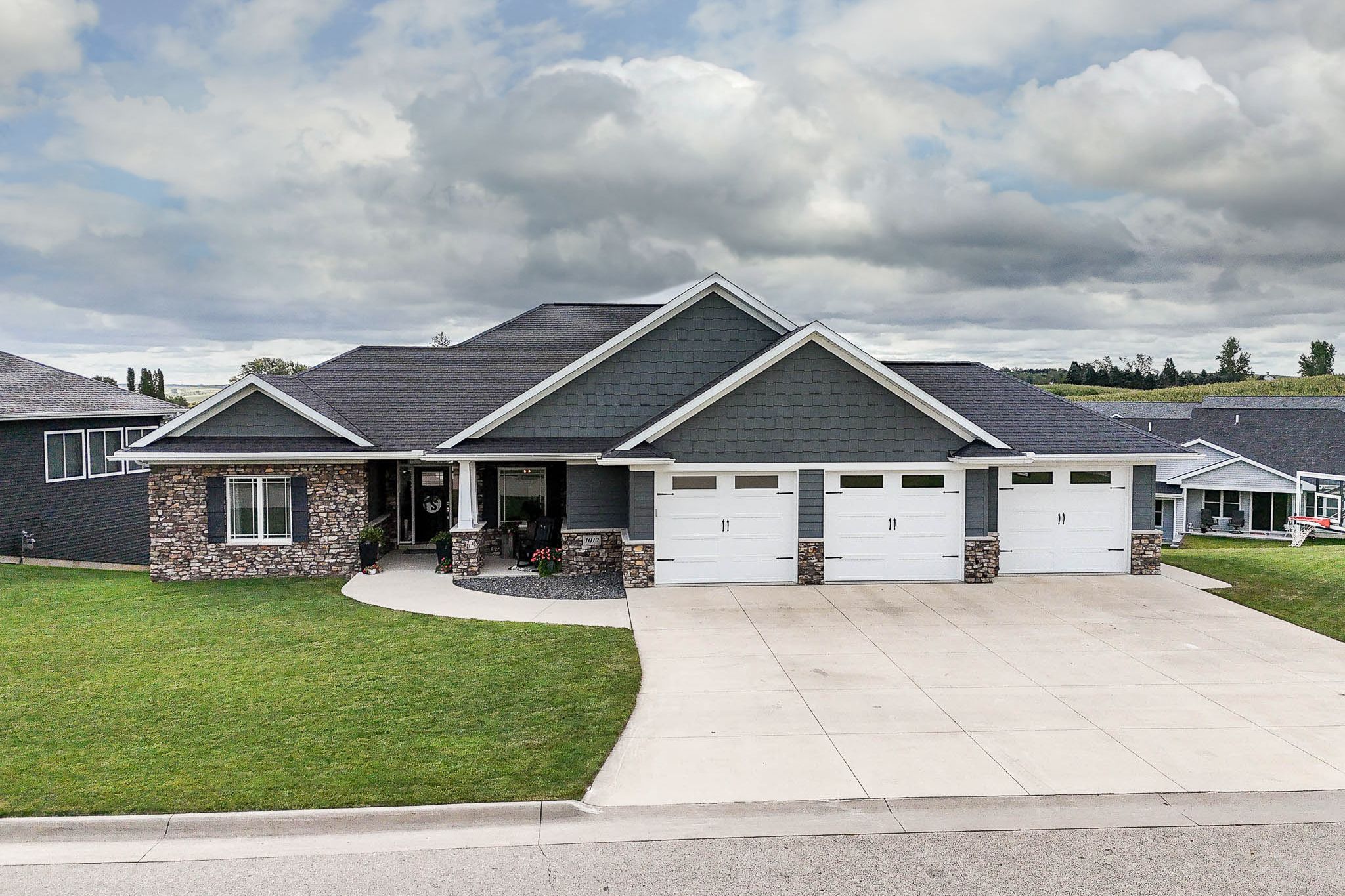 1013 Clare Court Northwest, Cascade, IA, Image 2