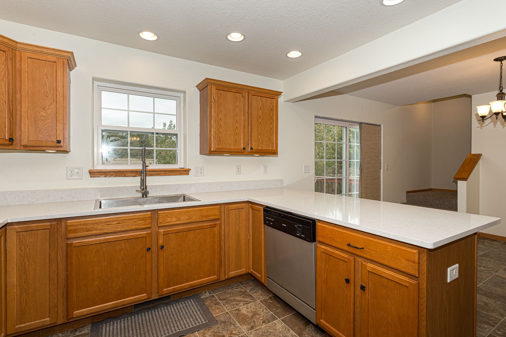 1570 Savannah Circle, Davenport, IA, Image 9