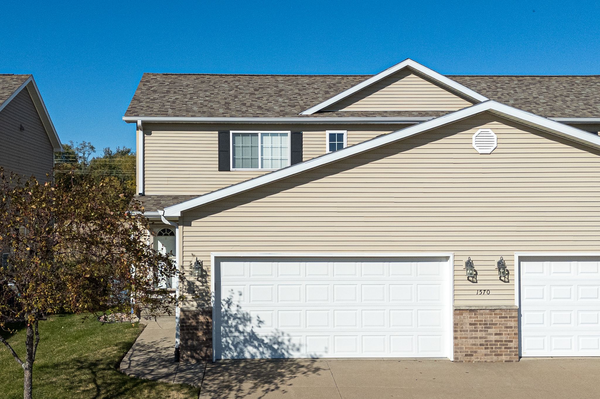 1570 Savannah Circle, Davenport, IA, Image 3