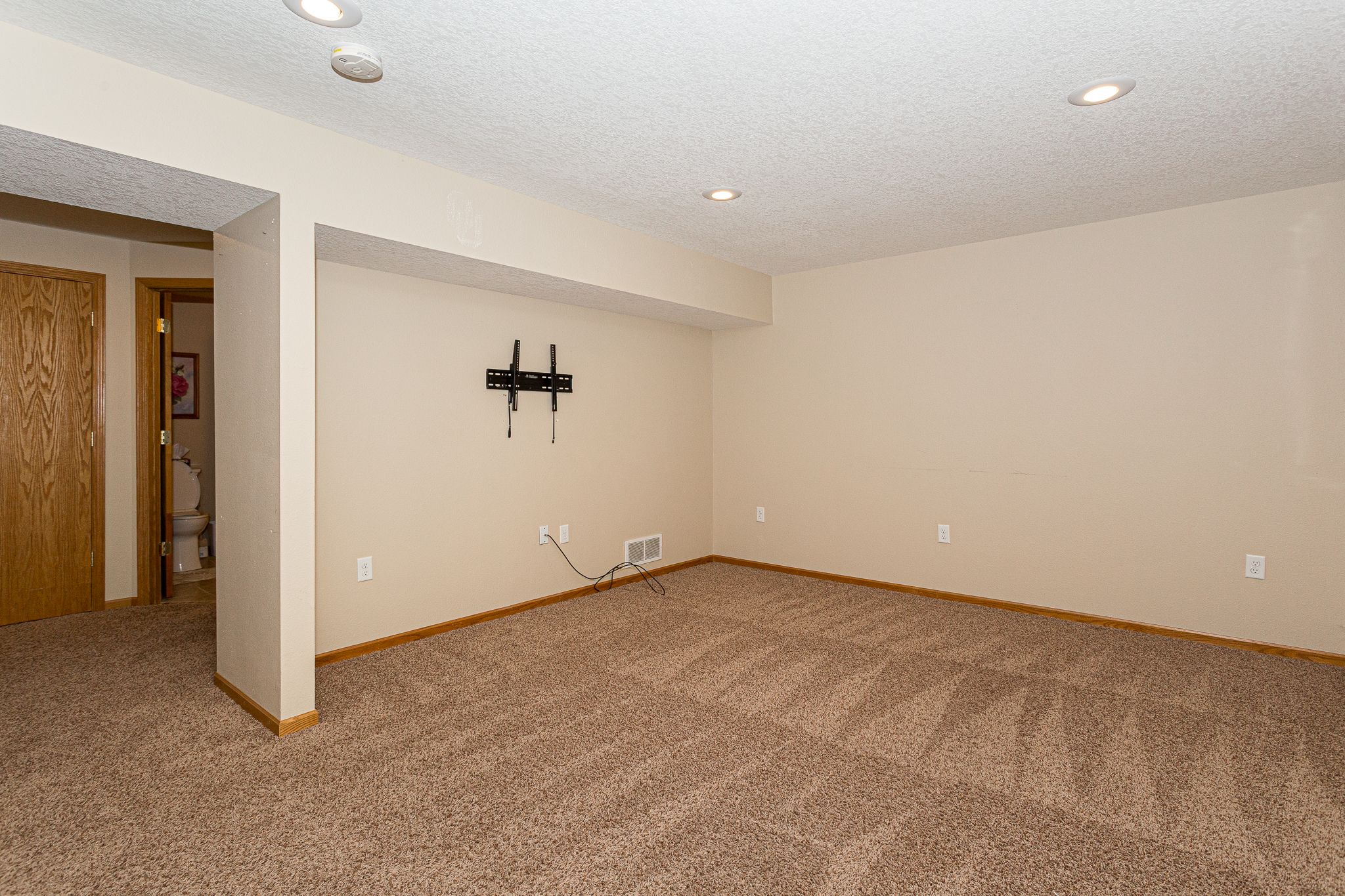 1570 Savannah Circle, Davenport, IA, Image 25