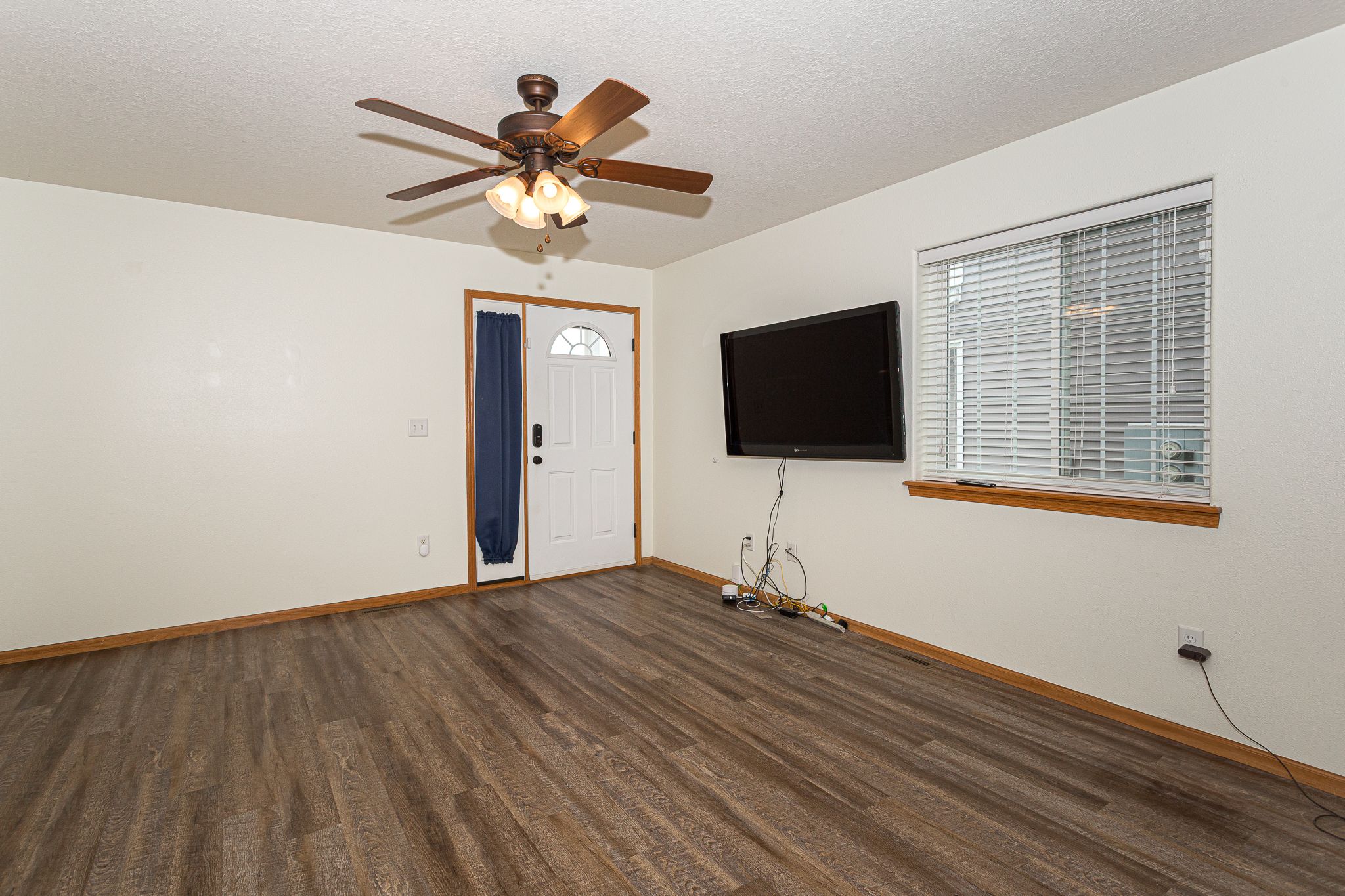 1570 Savannah Circle, Davenport, IA, Image 3