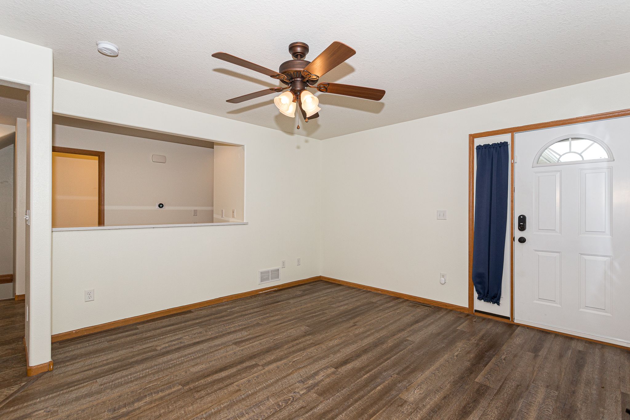 1570 Savannah Circle, Davenport, IA, Image 4