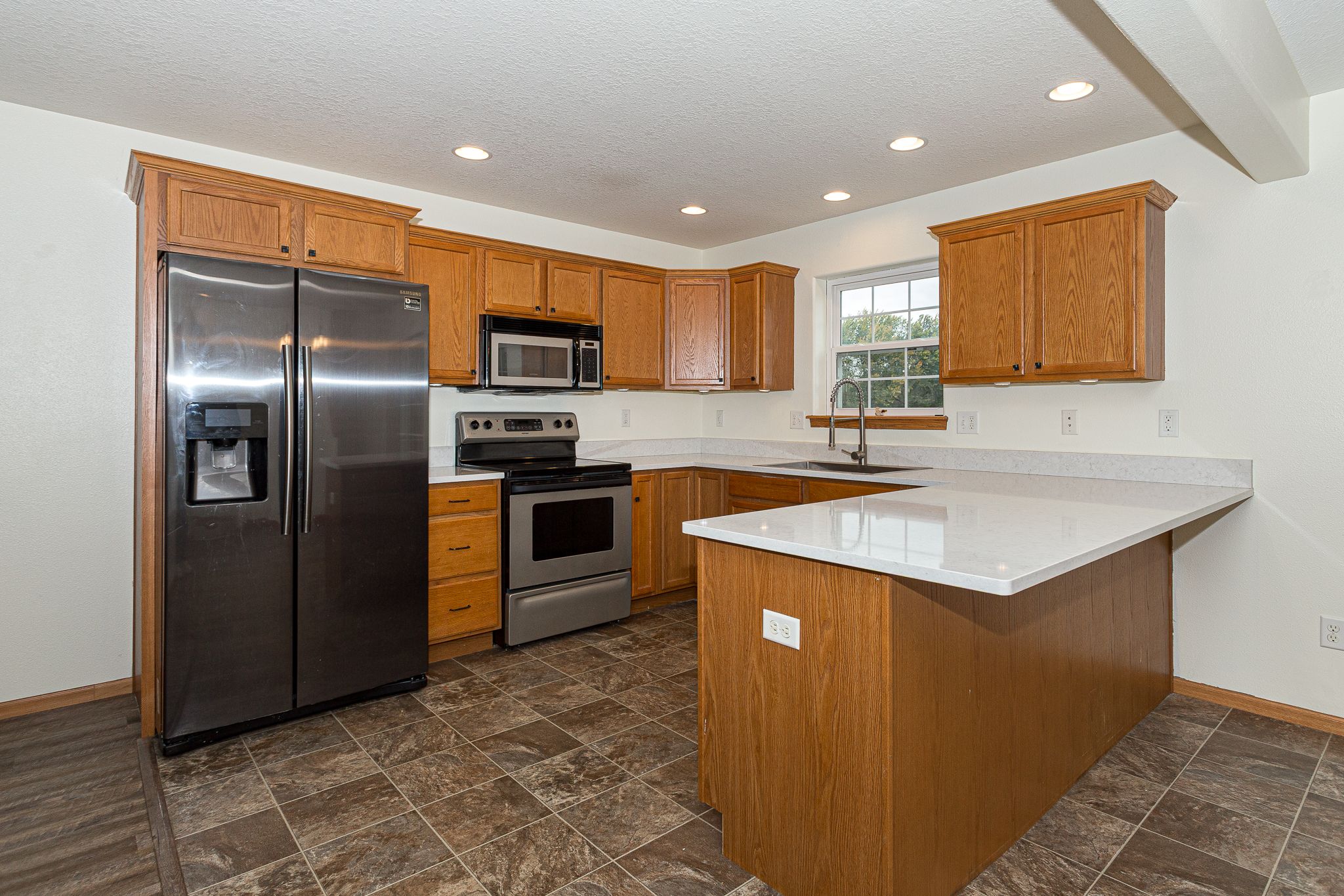 1570 Savannah Circle, Davenport, IA, Image 7