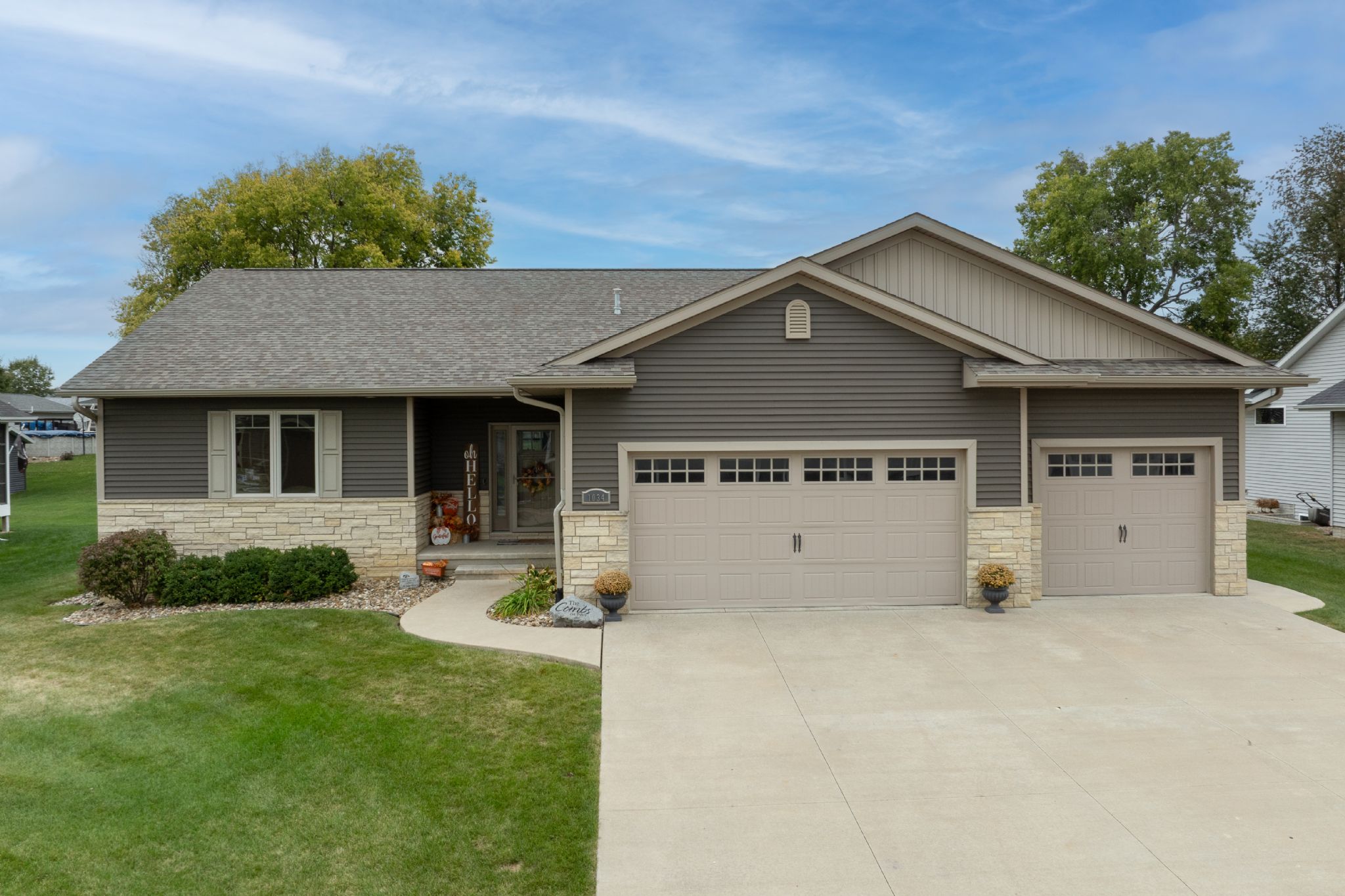 1034 Emerald Court, Marion, IA, Image 2