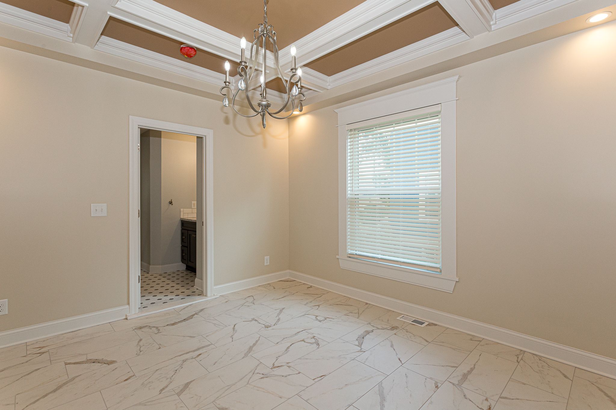 1002 E High St, Davenport, IA, Image 9