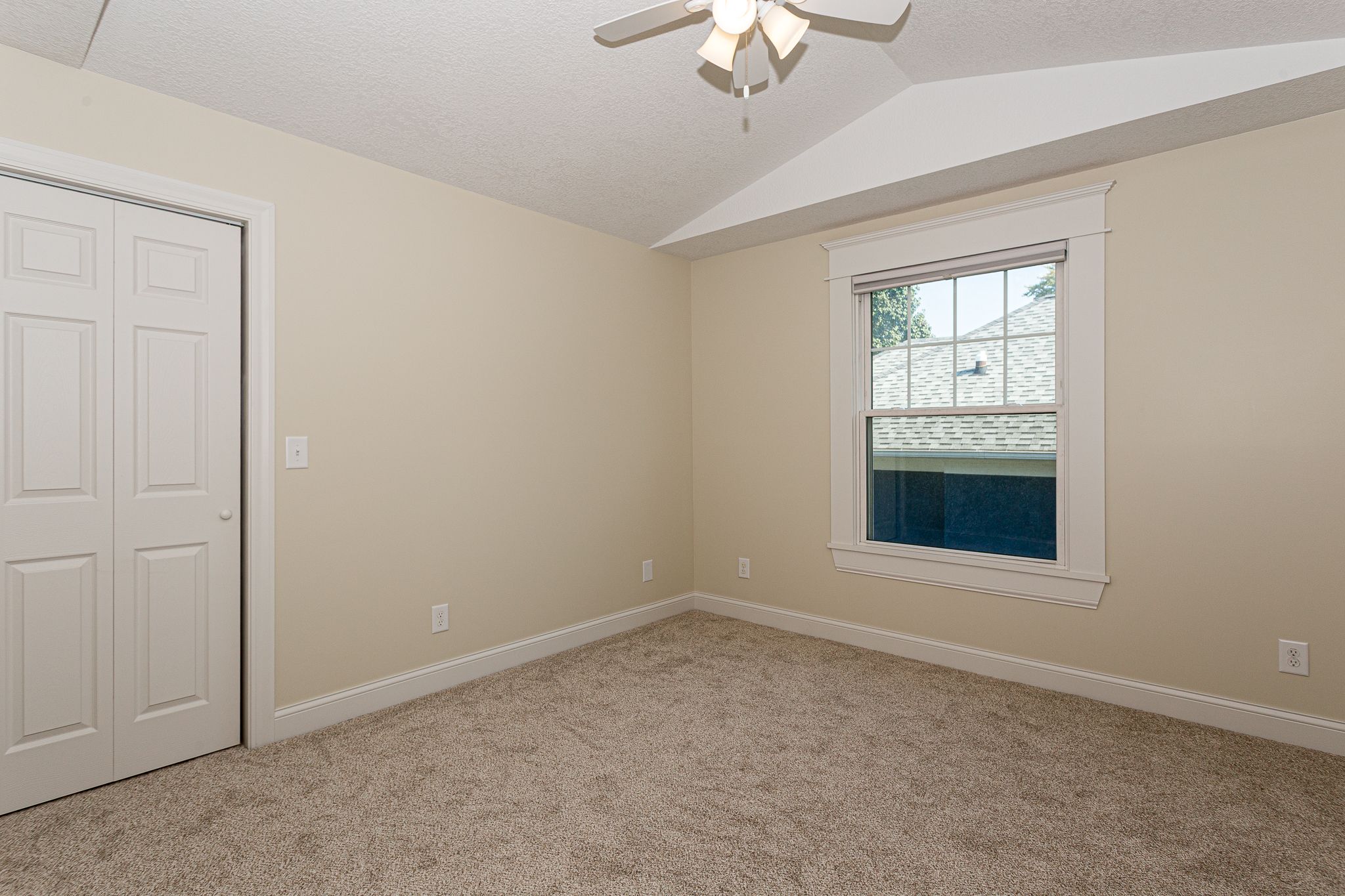 1002 E High St, Davenport, IA, Image 17