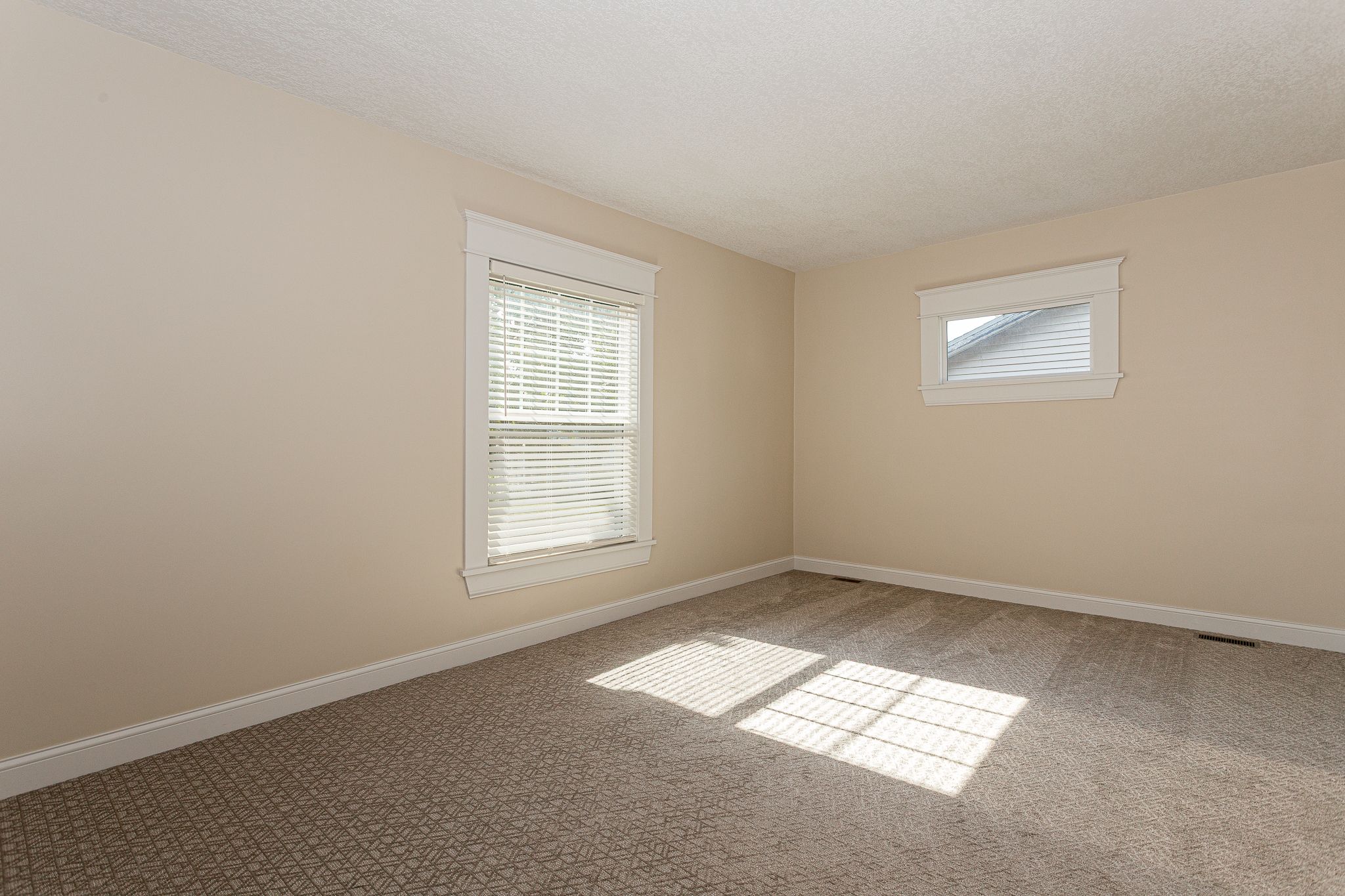 1002 E High St, Davenport, IA, Image 3