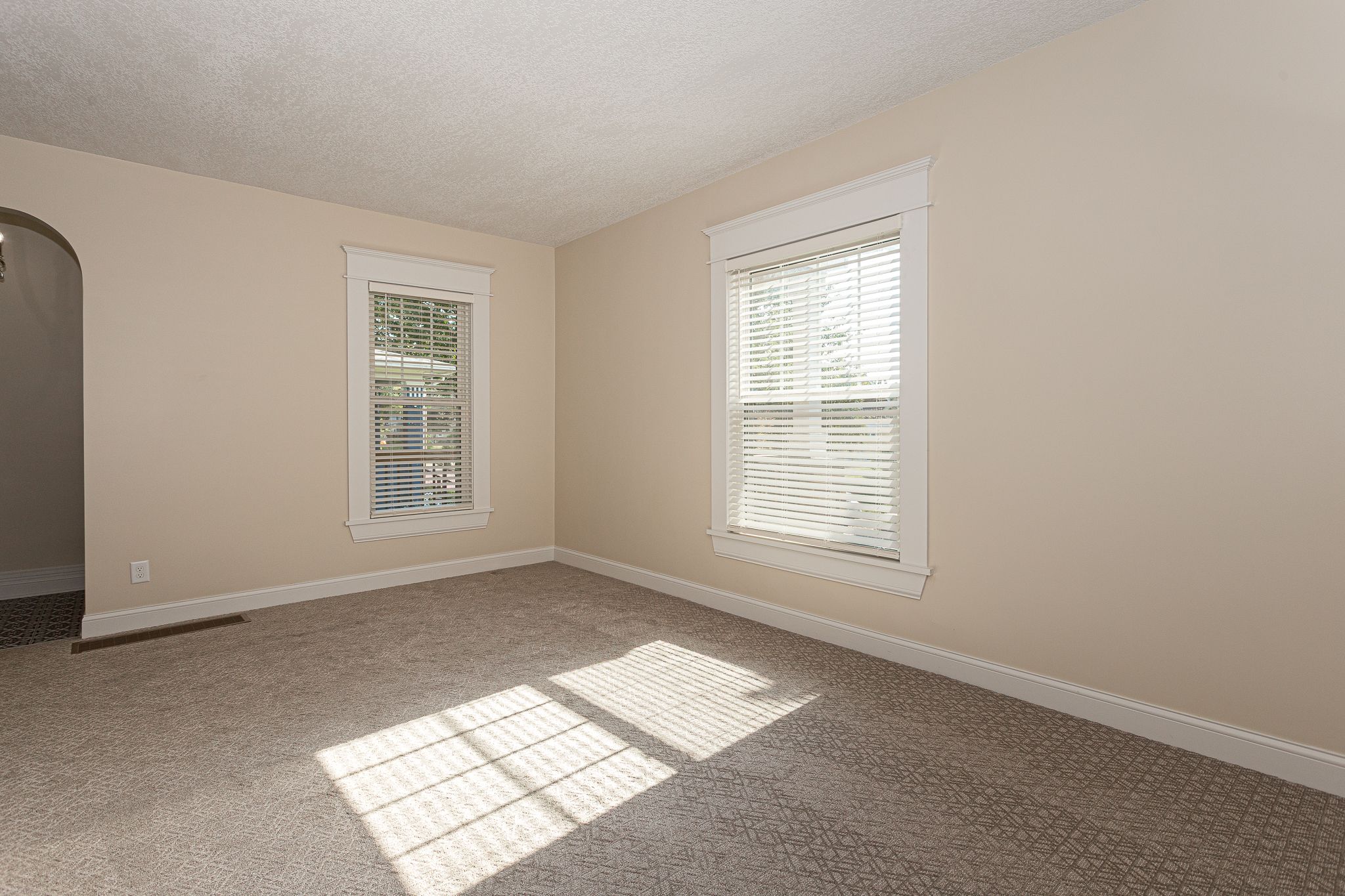 1002 E High St, Davenport, IA, Image 6