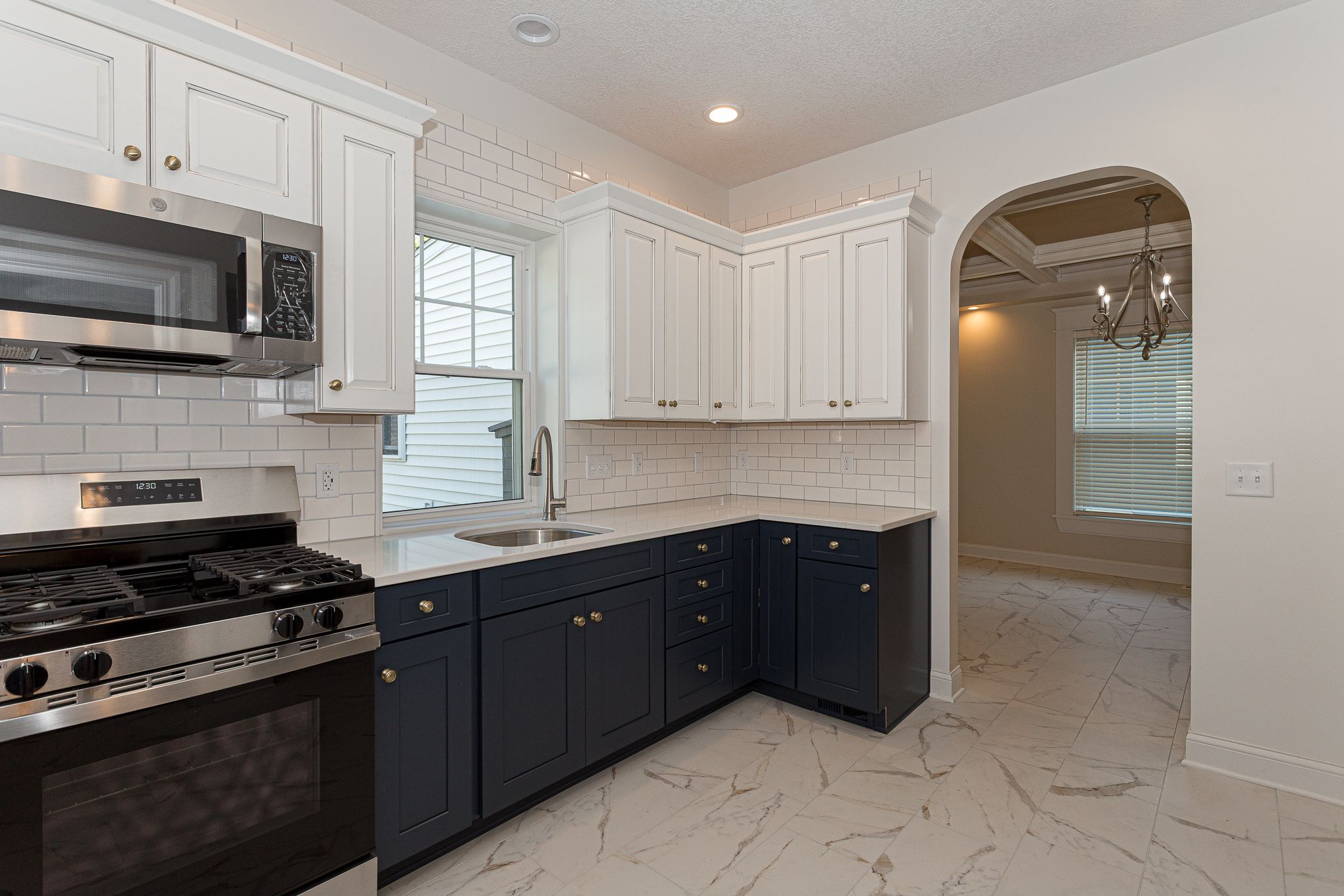 1002 E High St, Davenport, IA, Image 7