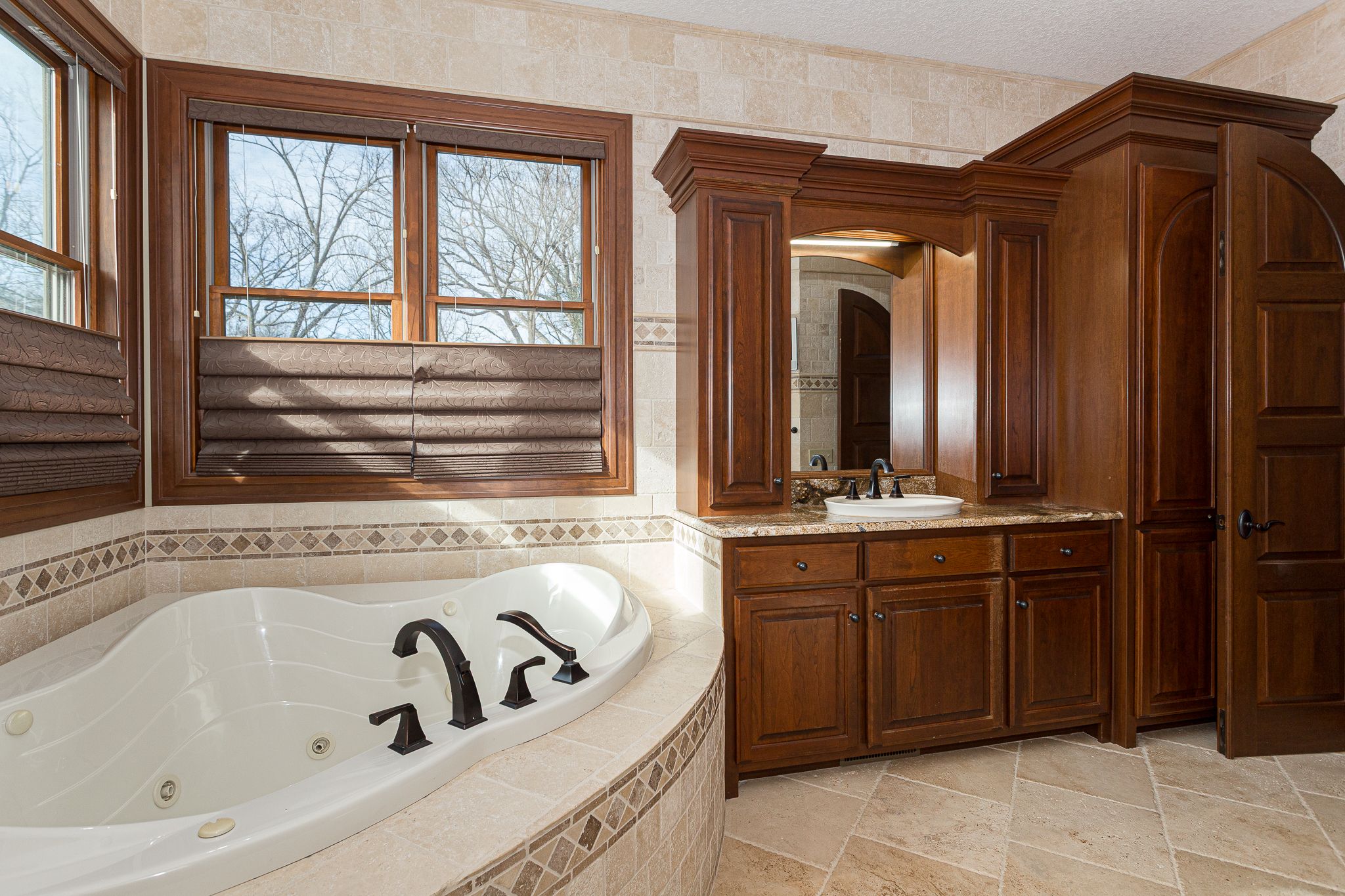 1302 Woodland Ln,&nbsp;Le Claire,&nbsp;IA,&nbsp;Image&nbsp;20