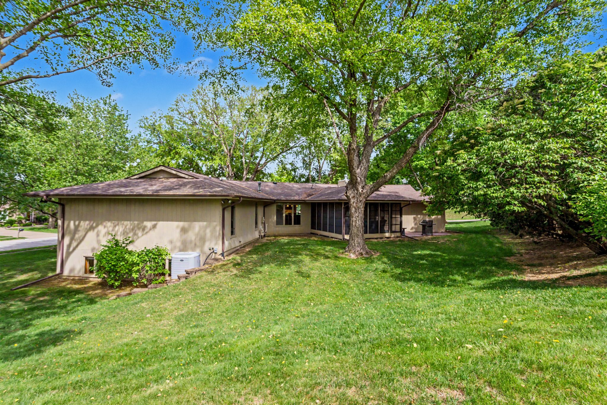 3290 Rambling Road,&nbsp;Bettendorf,&nbsp;IA,&nbsp;Image&nbsp;43