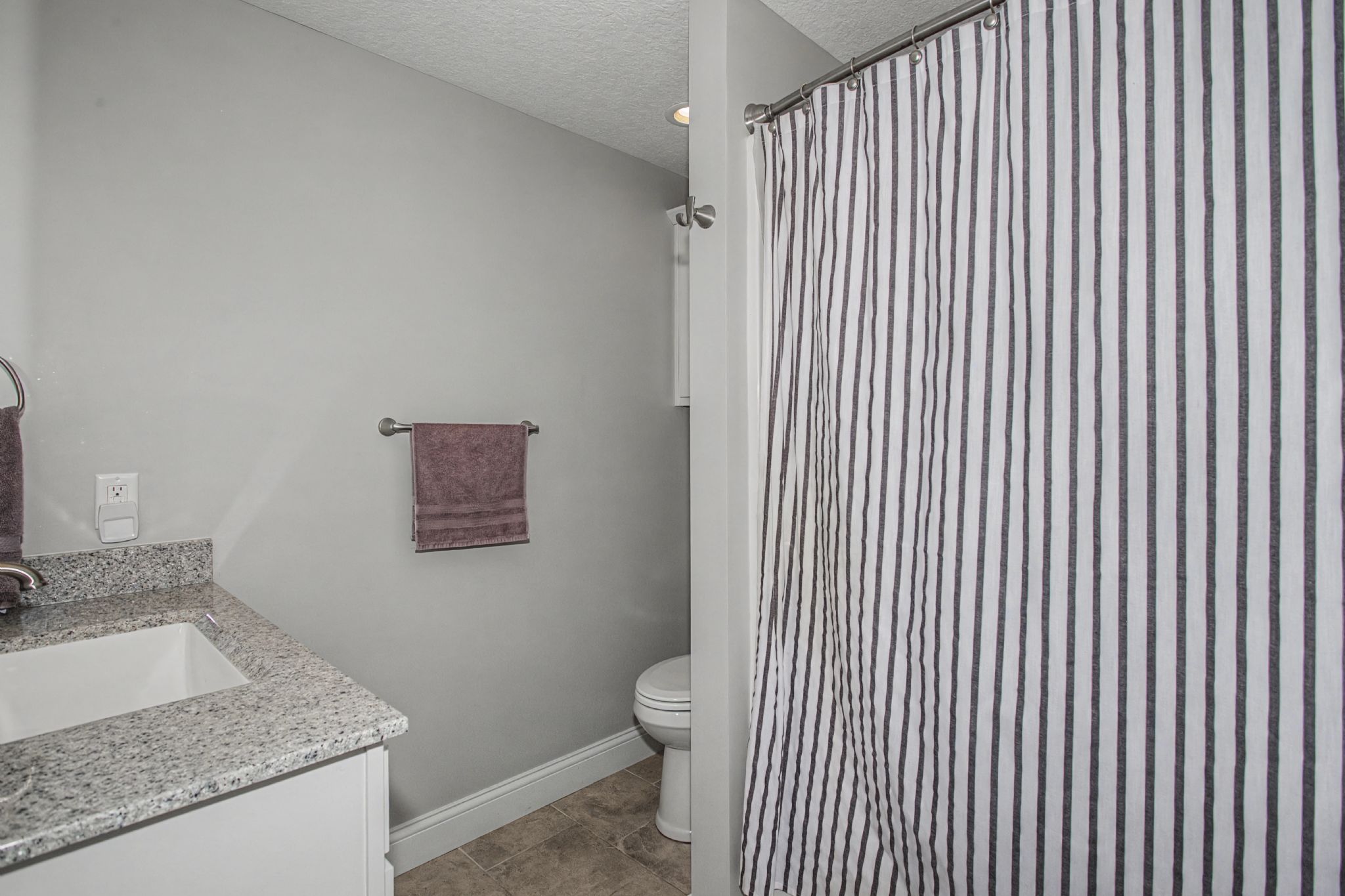 5570 West Creekside Ln,&nbsp;Bettendorf,&nbsp;IA,&nbsp;Image&nbsp;23