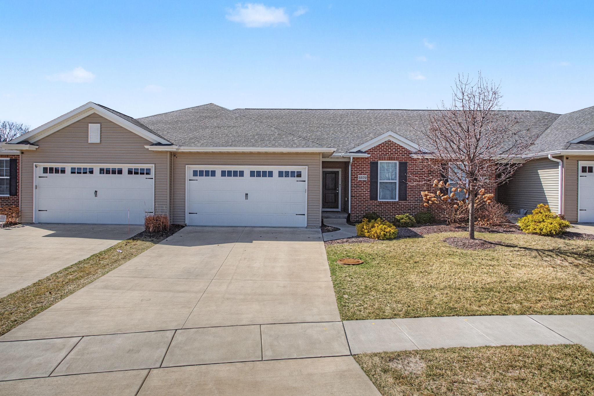 5570 West Creekside Ln,&nbsp;Bettendorf,&nbsp;IA,&nbsp;Image&nbsp;1