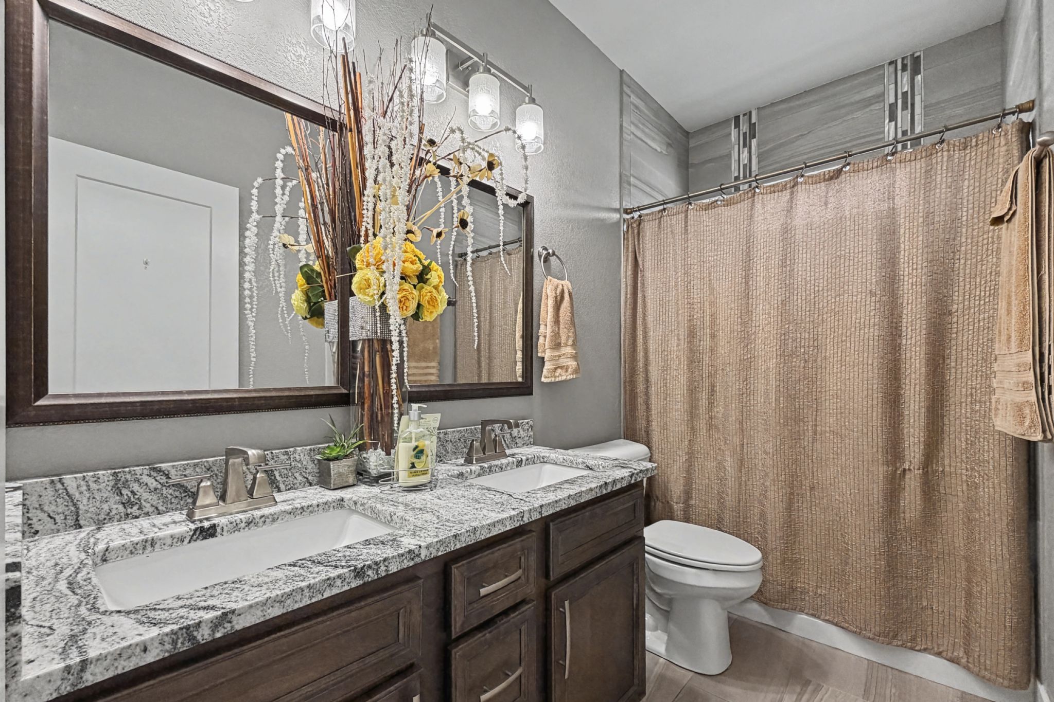 14514 Sutton Drive,&nbsp;Urbandale,&nbsp;IA,&nbsp;Image&nbsp;19