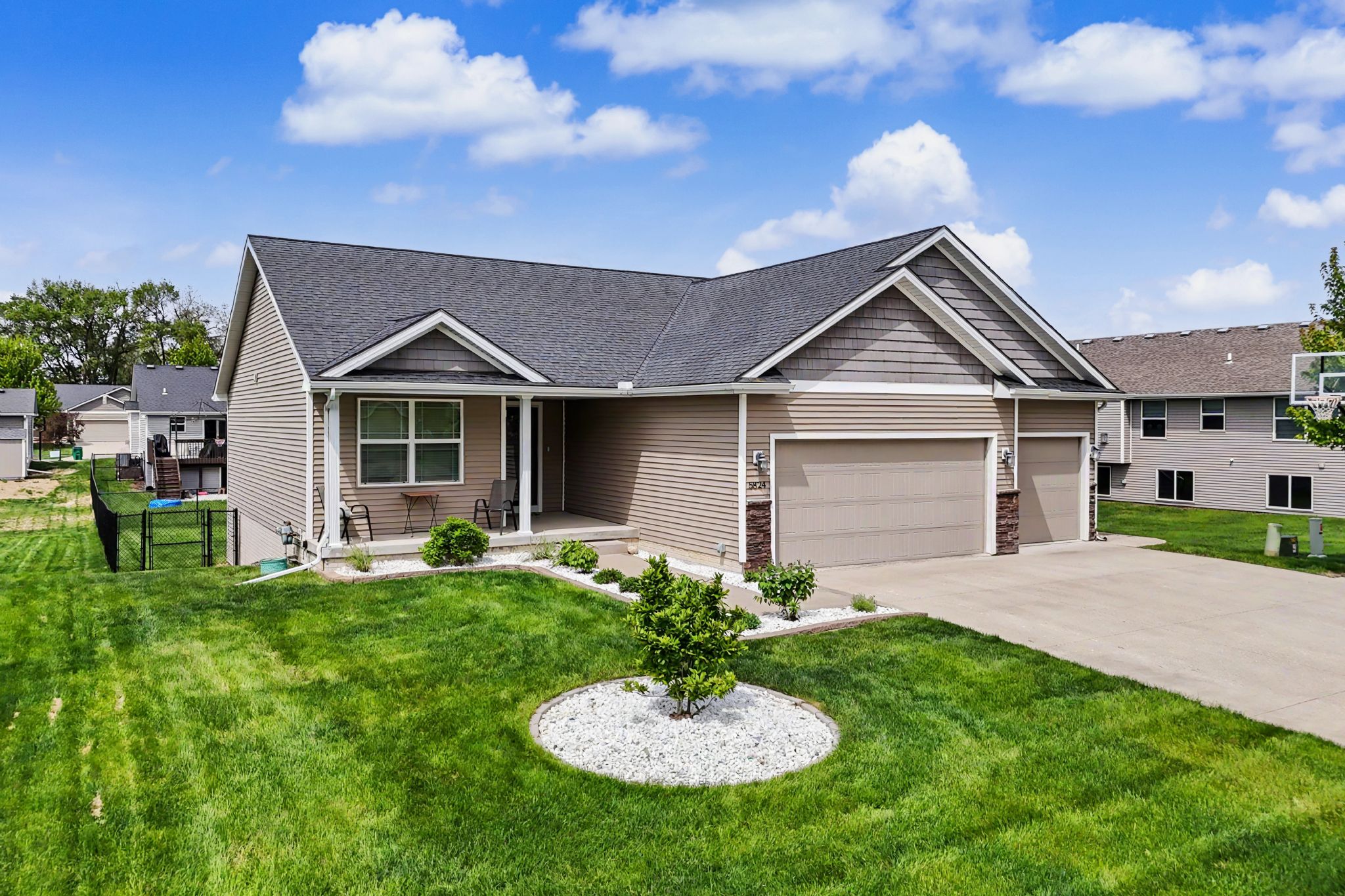 5824 Pine Ct,&nbsp;Johnston,&nbsp;IA,&nbsp;Image&nbsp;1